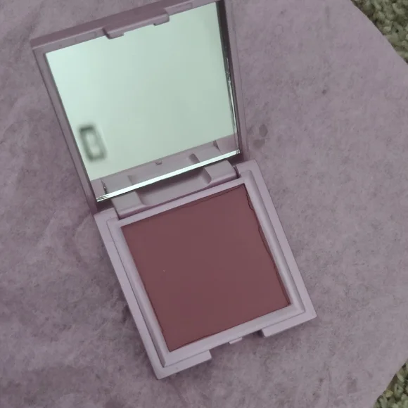 Mally Beauty Soft Raspberry Color Face Defender Sleek Compact Bundle 6 For $24 - Picture 5 of 5